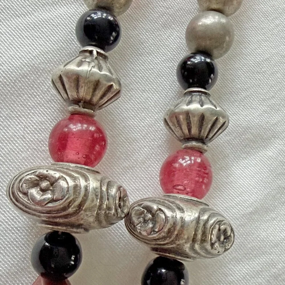 Roxsann (Eklund) Vintage Pink Black Beaded Horse Charm Necklace - Picture 5 of 6